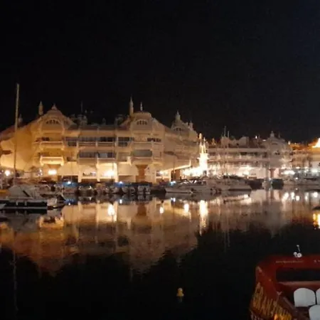En Puerto Marina. *